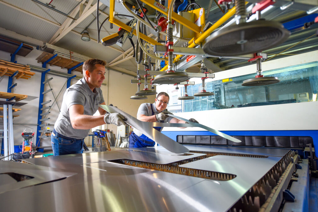 Arbeit am CNC-Laser-Automaten - auch in Lohnfertigung am Standort Schmölln
